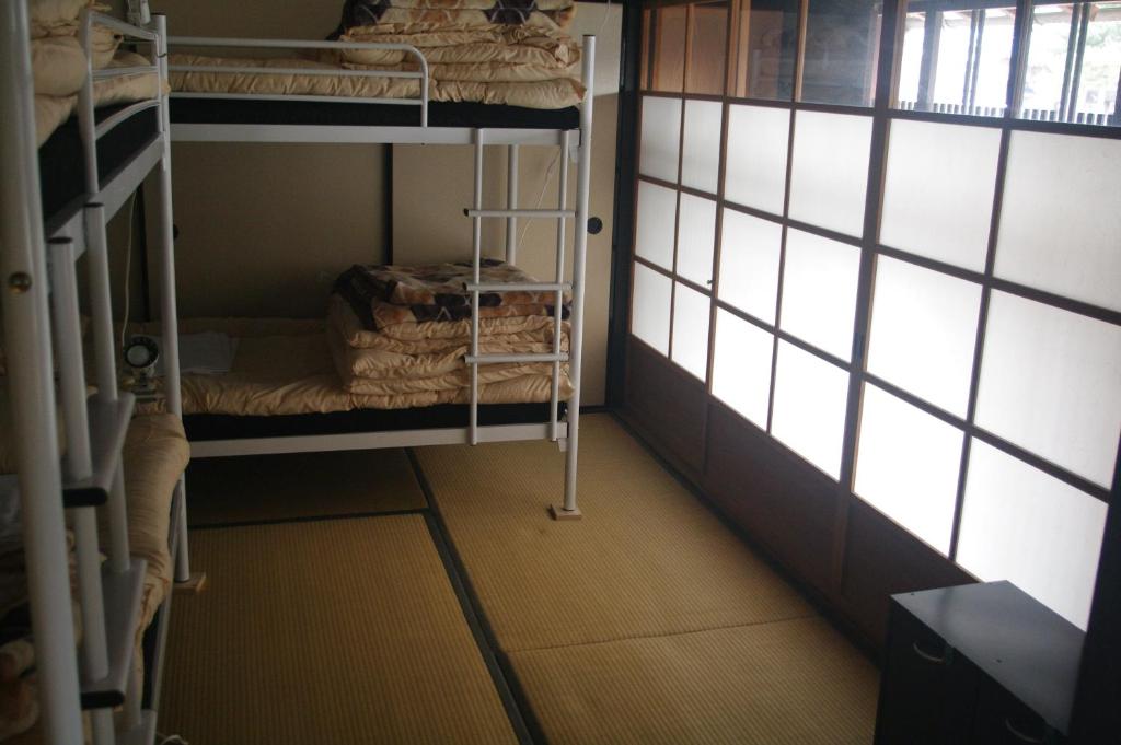 Palanda nebo palandy na pokoji v ubytování Kominka Guesthouse Hagi Akatsukiya