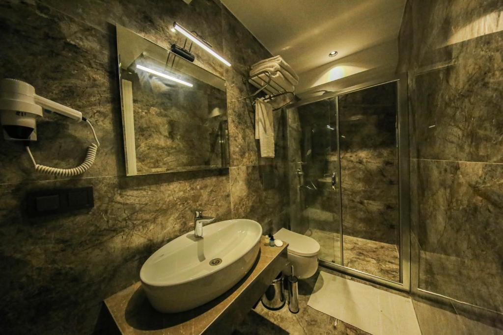 Koupelna v ubytování AXU AIRPORT HOTEL