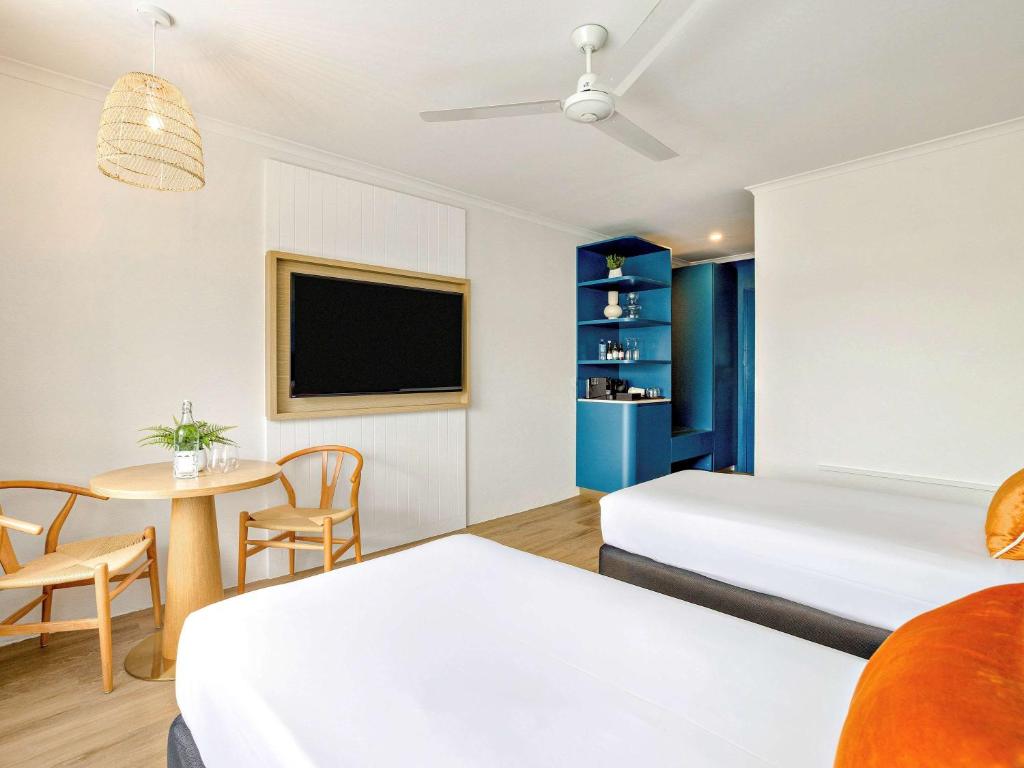 Postel nebo postele na pokoji v ubytování Mercure Cairns