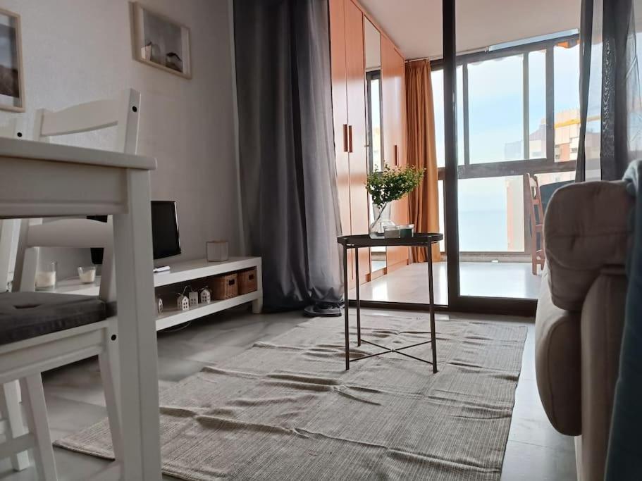 Kép Apto con piscina y vistas al mar szállásáról Benidormban a galériában