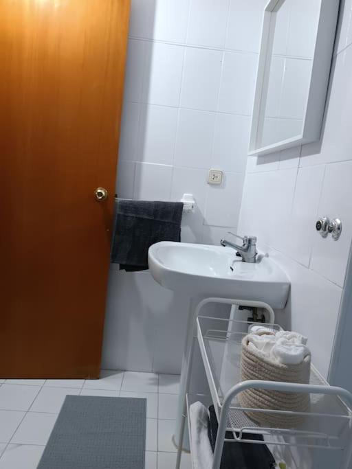 Kép Apto con piscina y vistas al mar szállásáról Benidormban a galériában