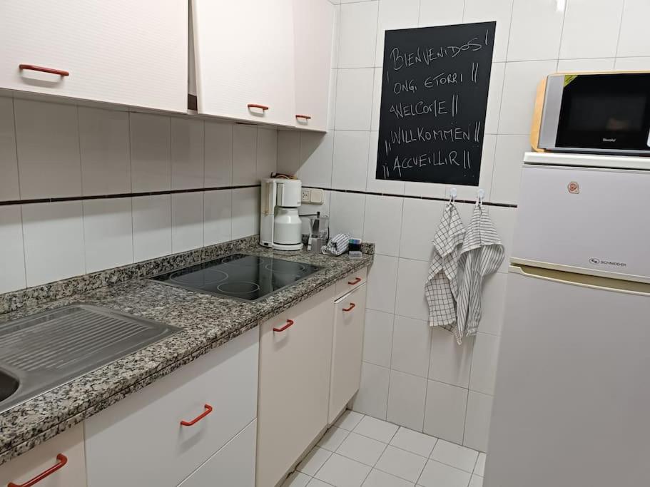 Kép Apto con piscina y vistas al mar szállásáról Benidormban a galériában