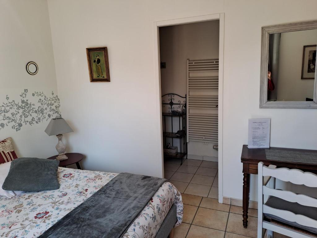 Postel nebo postele na pokoji v ubytování Chambre d'Elisabeth à la Ferme