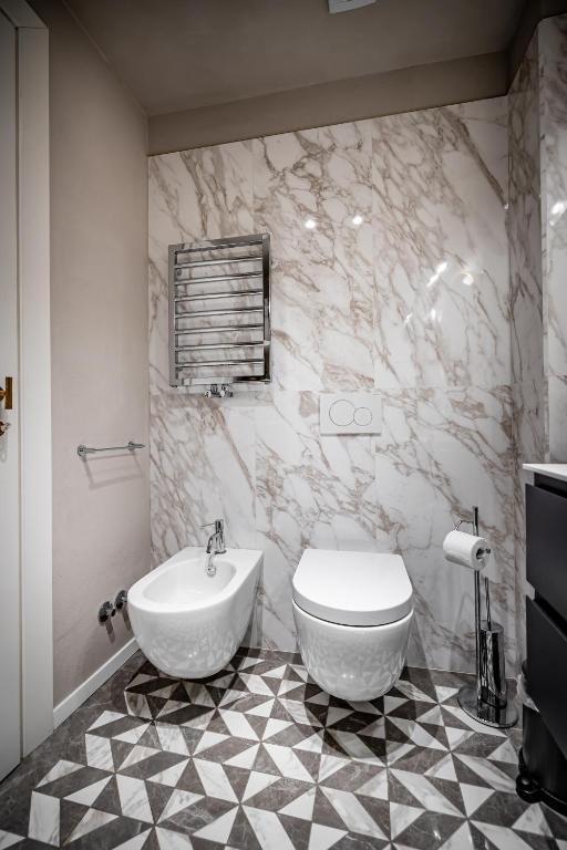 A bathroom at Hs4U Ricasoli Luxury apartment near Duomo N.2