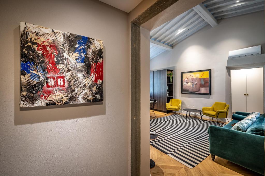 A seating area at Hs4U Ricasoli Luxury apartment near Duomo N.2