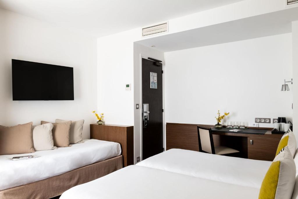 Hôtel Le Colisée - Resim 17