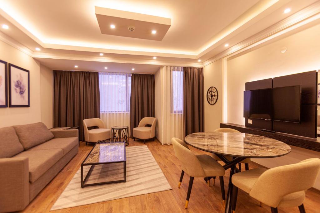 TV a/nebo společenská místnost v ubytování Lilium Luxury Suites
