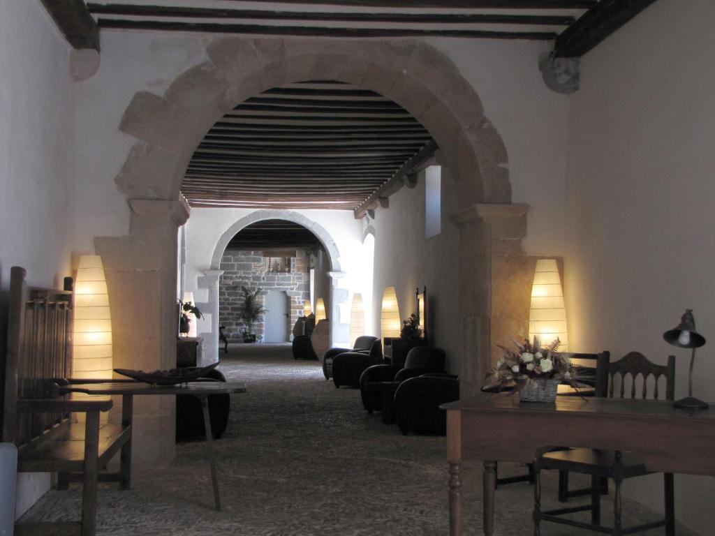 Posezení v ubytování Hotel Roncesvalles