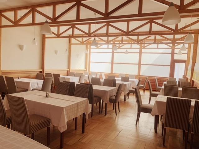 A restaurant or other place to eat at Riviera Park Hotel