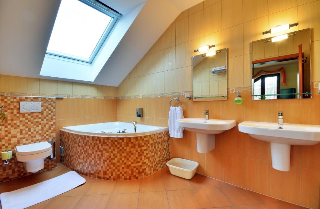 Restaurace a penzion Kamenec - Suite