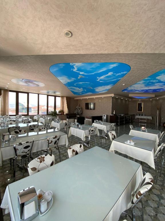 Restaurace v ubytování OTEL KING