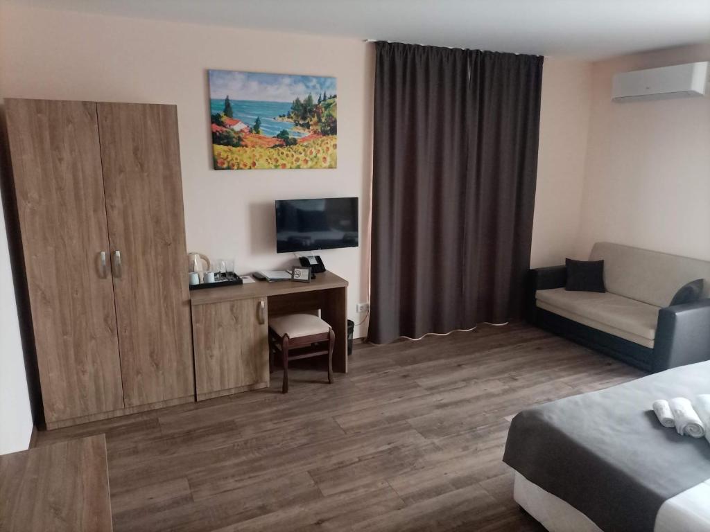 Hotel Vanilla, Varna - Free parking - Deluxe Double Room With Pool And Garden View