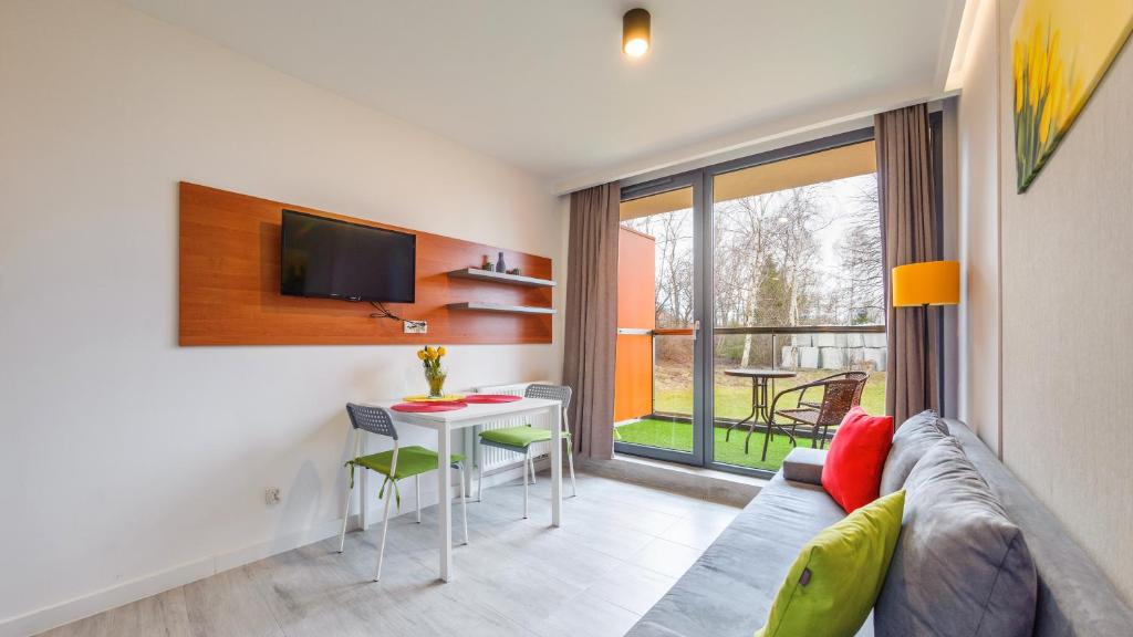TV a/nebo společenská místnost v ubytování Apartamenty Sun & Snow Sanatoryjna - blisko plaży