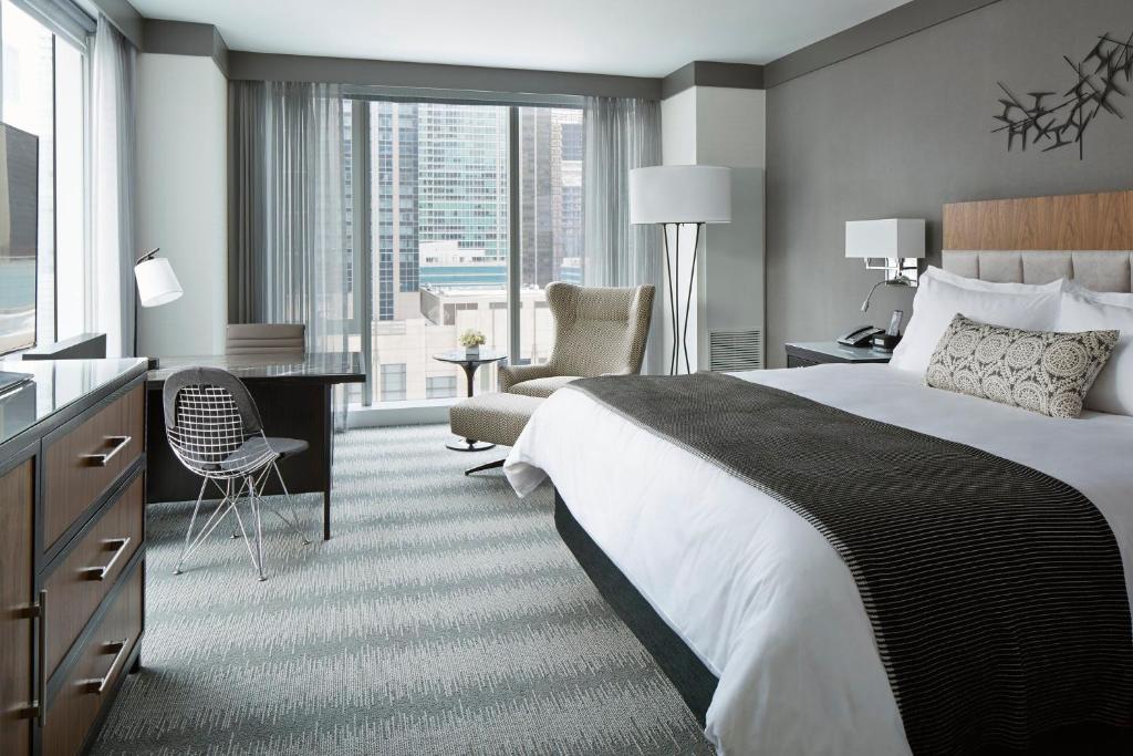 Postel nebo postele na pokoji v ubytování Loews Chicago Hotel