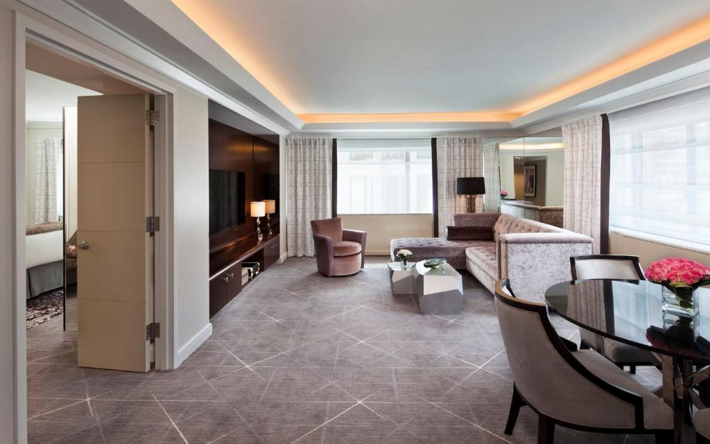 Loews Regency New York Hotel - Glamor Suite