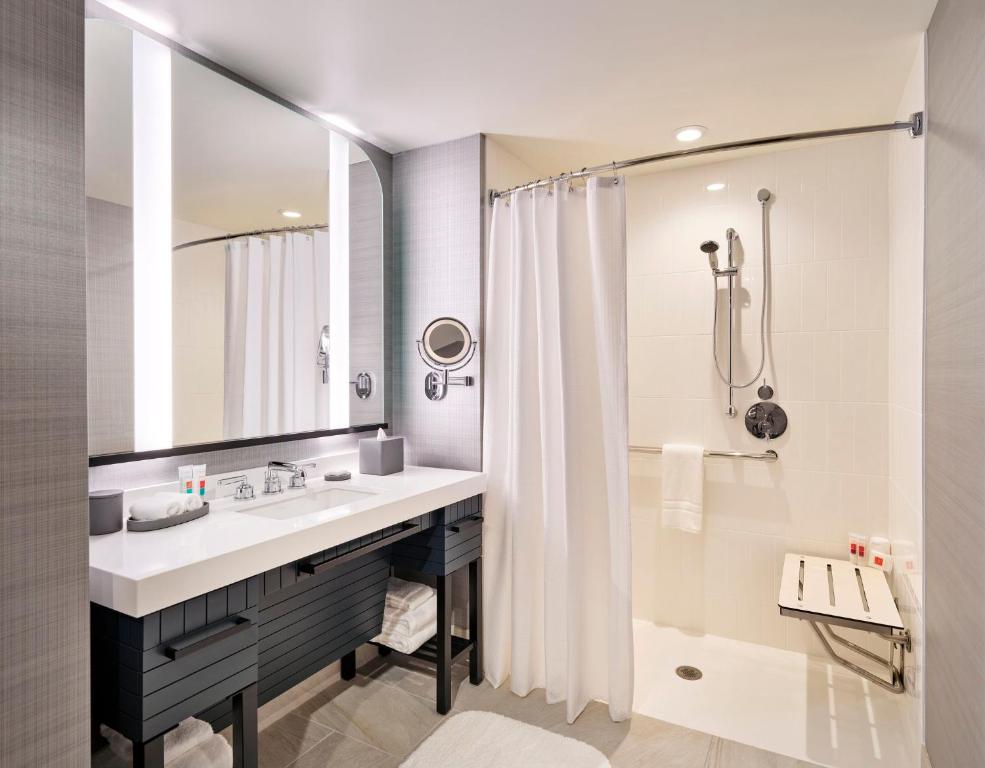 Loews Kansas City - Deluxe Zimmer Mit Queensize-Bett