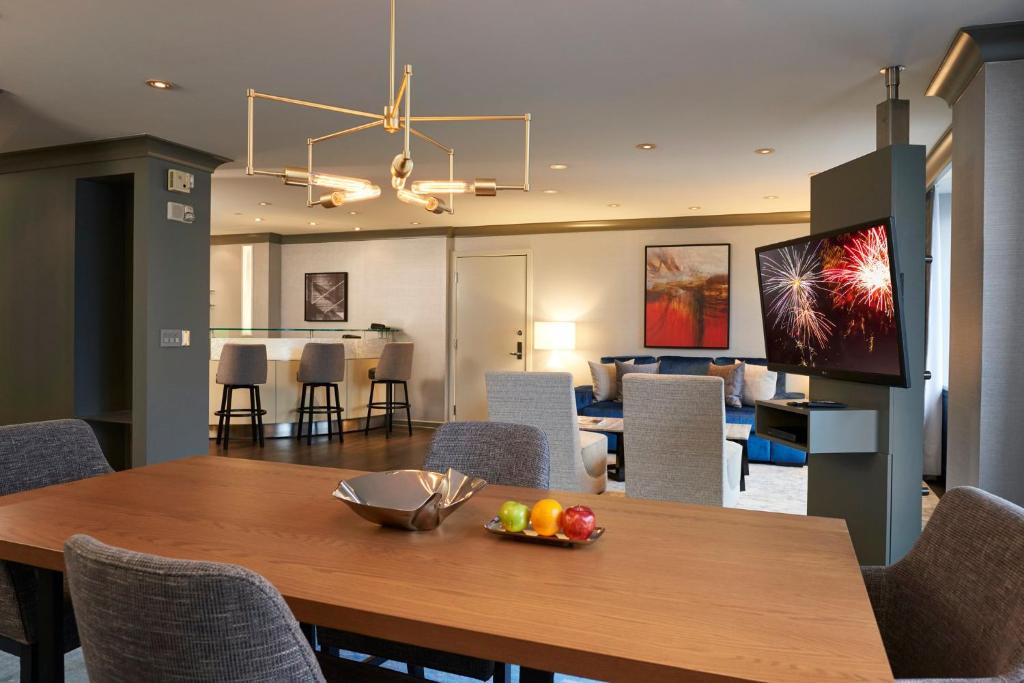 The Lofton Hotel Minneapolis, Tapestry Collection by Hilton photo