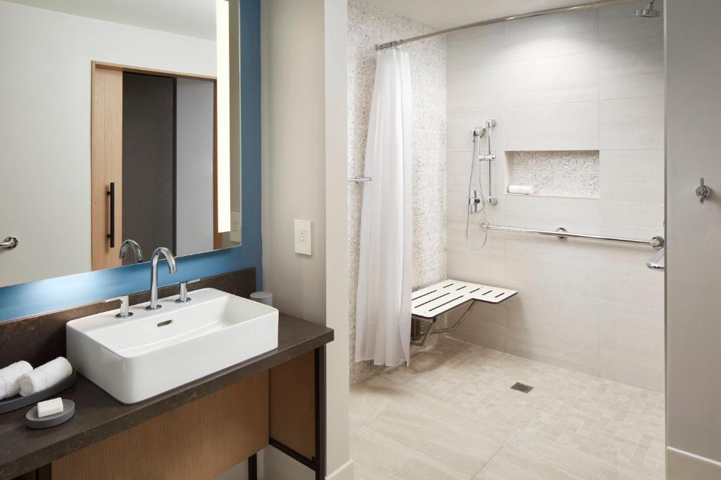 Koupelna v ubytování Loews Coral Gables Hotel