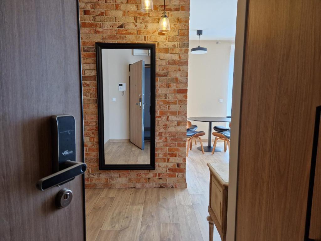 Televízia a/alebo spoločenská miestnosť v ubytovaní Apartament My City