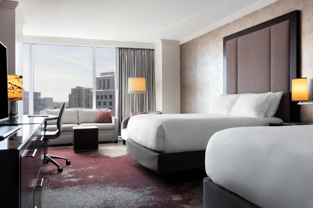 Loews Atlanta Hotel - Superior Double Room With Two Double Beds And Roll-In Shower - Disability Access