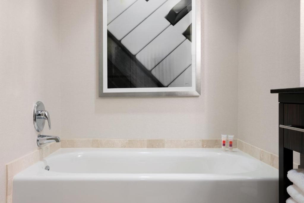 Loews Atlanta Hotel - Triple Room