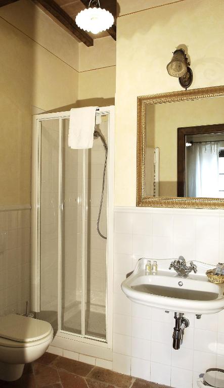 Koupelna v ubytování Locanda Antico Borgo