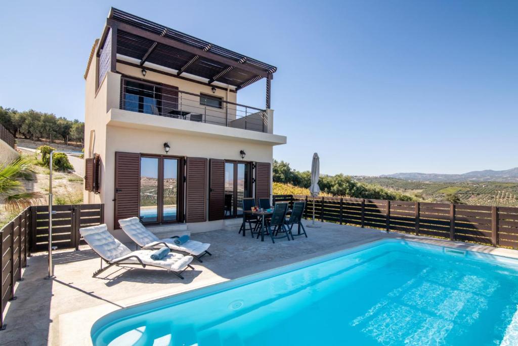 Bazén v ubytování Brand new luxury Villa Dafne with Heated pool nebo v jeho okolí