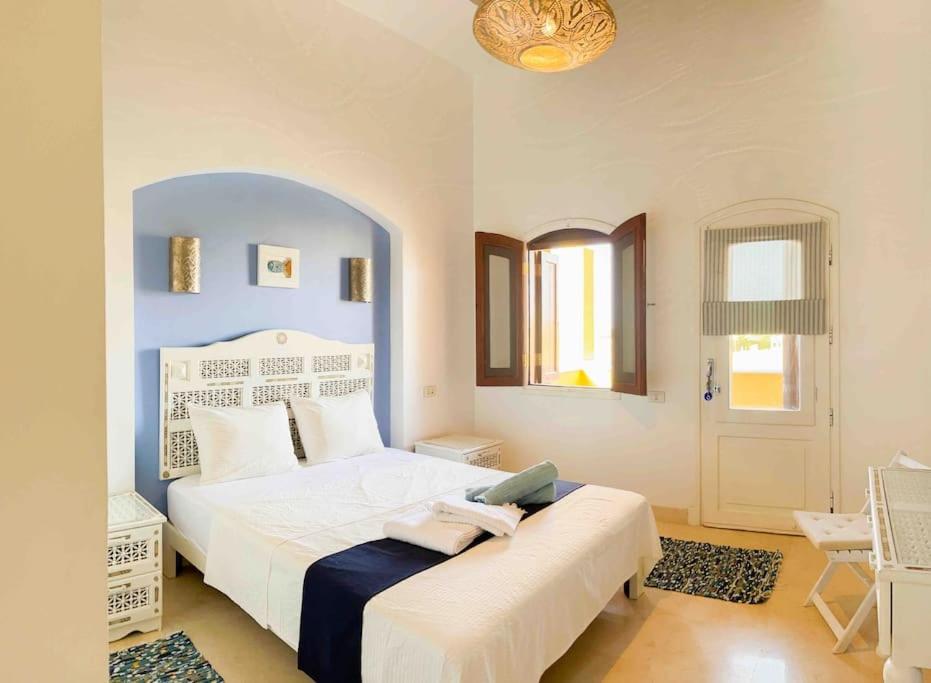 Galeriebild der Unterkunft Spacious Design Apt in Gouna at Infinity Pool and Lagoon View in Hurghada