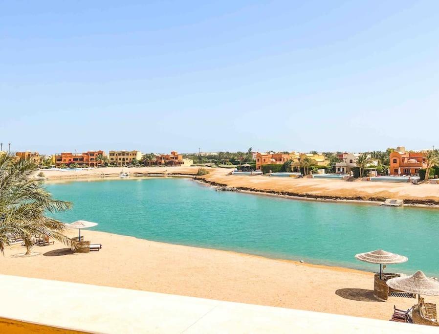 Galeriebild der Unterkunft Spacious Design Apt in Gouna at Infinity Pool and Lagoon View in Hurghada