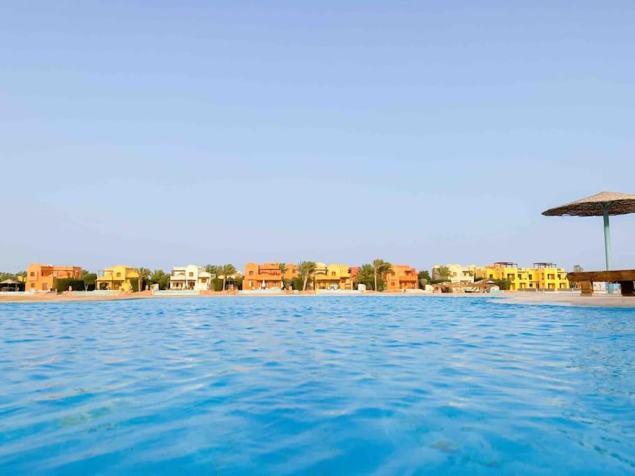Galeriebild der Unterkunft Spacious Design Apt in Gouna at Infinity Pool and Lagoon View in Hurghada