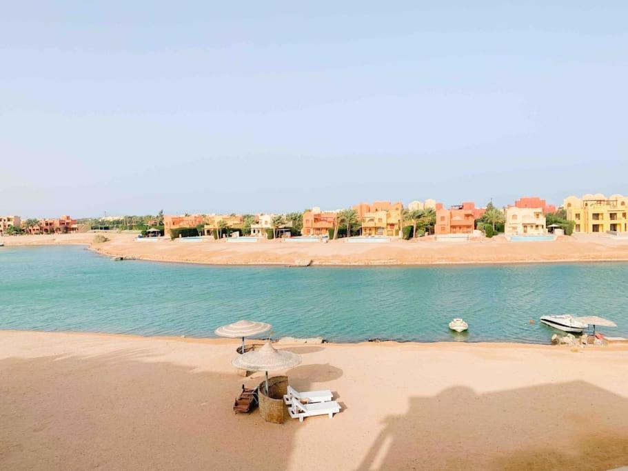 Galeriebild der Unterkunft Spacious Design Apt in Gouna at Infinity Pool and Lagoon View in Hurghada
