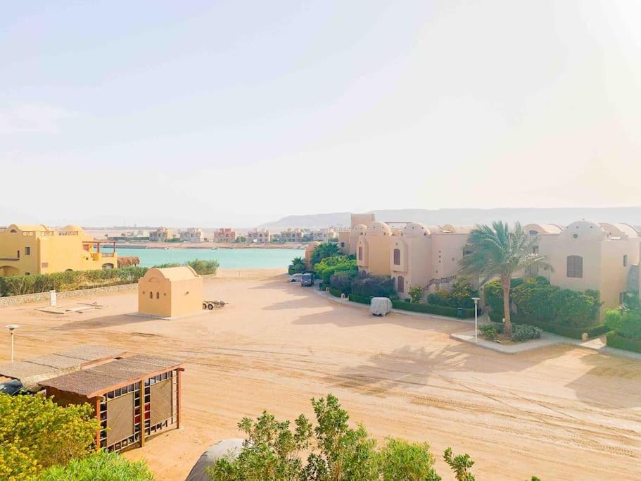 Galeriebild der Unterkunft Spacious Design Apt in Gouna at Infinity Pool and Lagoon View in Hurghada
