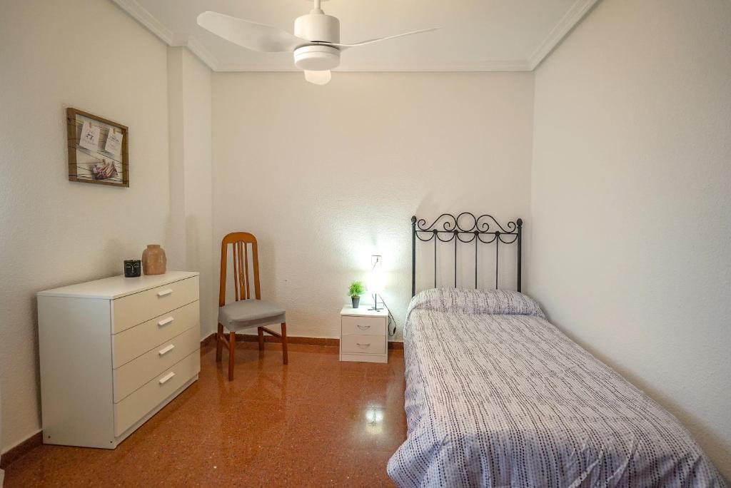 a bedroom with a bed and a dresser and a chair at El Mirador de Linarejos in Linares