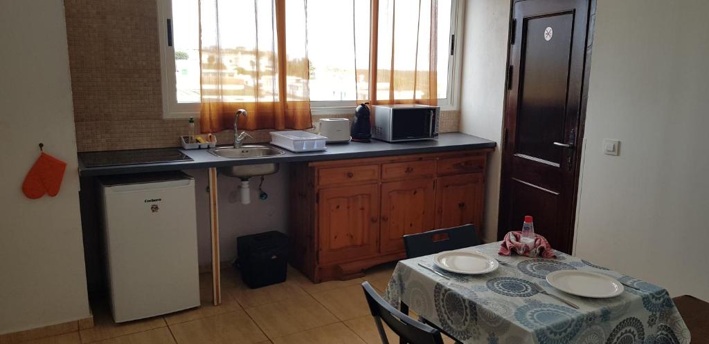 A kitchen or kitchenette at Apartment D Holiday Lanzarote