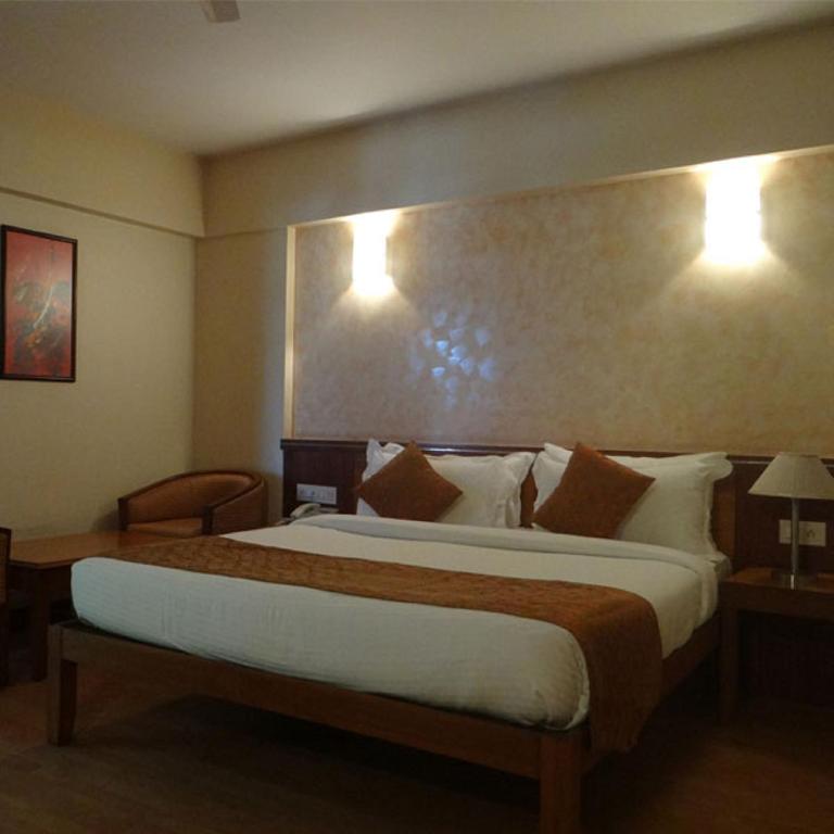 Postel nebo postele na pokoji v ubytování Hotel Abigail Regency