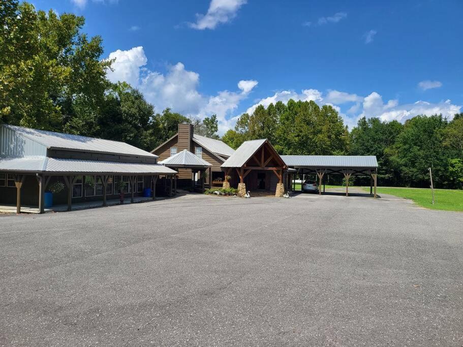 7. creekfront lodge, Guntersville (updated prices 2024)