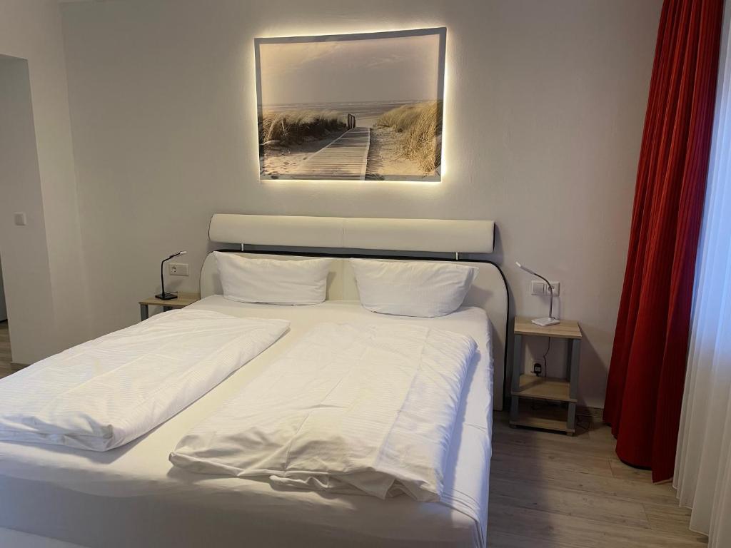 Postel nebo postele na pokoji v ubytování Hotel Osterkrug