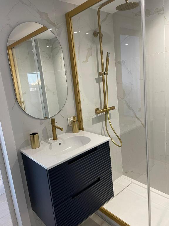 A bathroom at Apartamento Tres Banderas