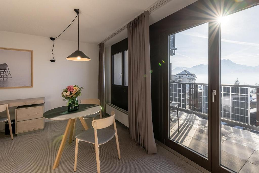 Nespecifikovaný výhled na hory nebo výhled na hory při pohledu z hotelu