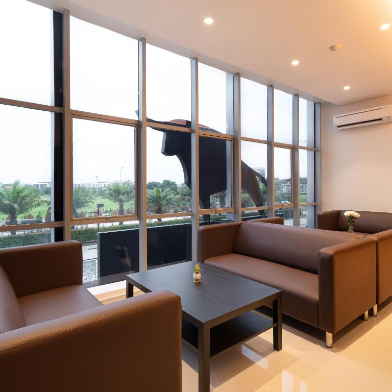 Een zitgedeelte bij The Risman Hotel At Jakarta Airport CBC