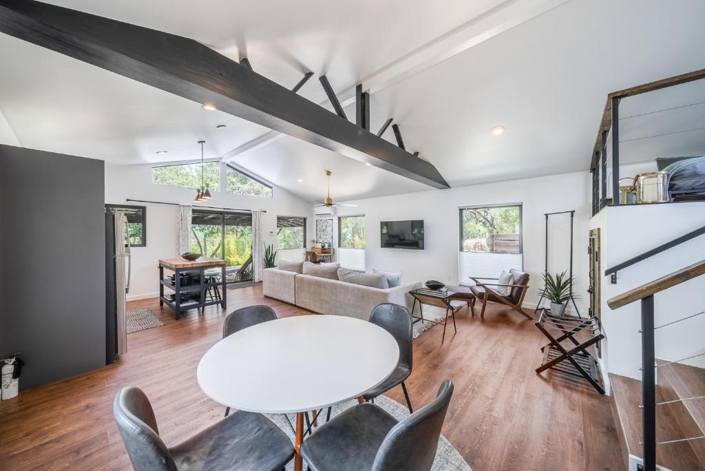 Texas Retreat Sunset Rock, Wimberley (updated prices 2024)