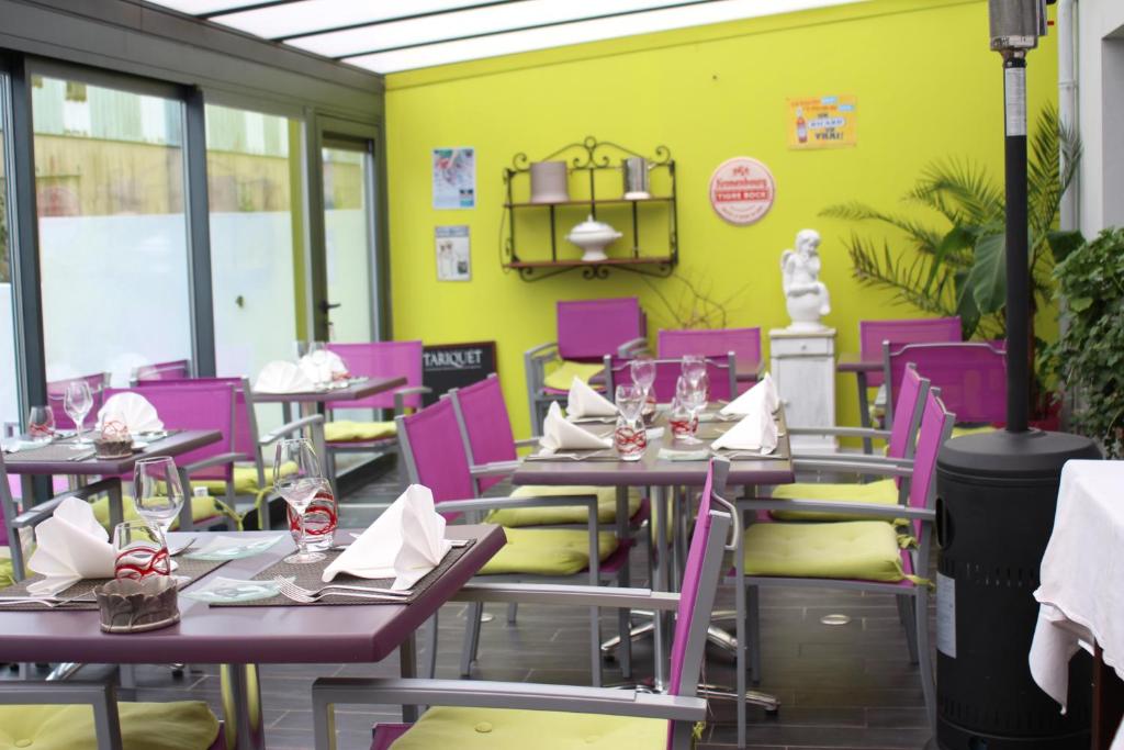 Restaurace v ubytování Hôtel Saint-Marc