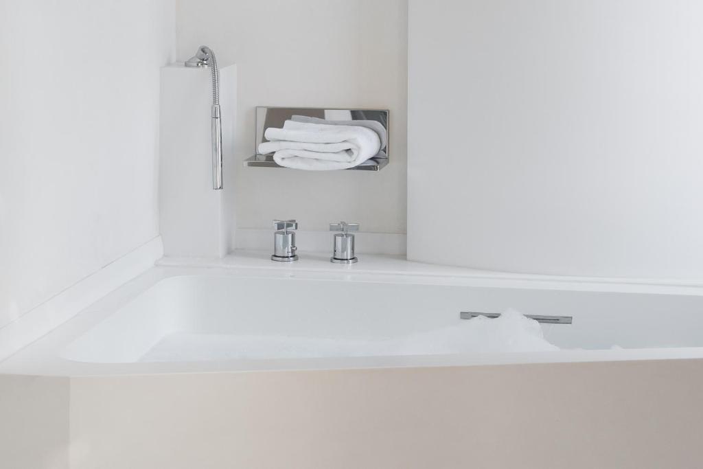 El Palauet Modernist Suites Barcelona - Resim 20