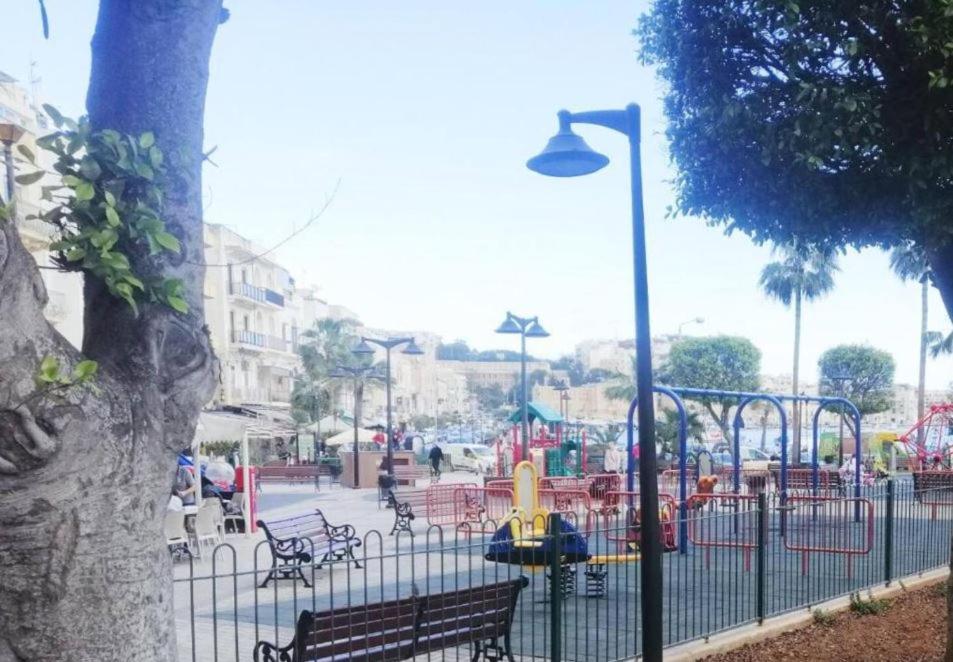Fotografie z fotogalerie ubytování Sea View 2 bedroom apartment v destinaci Marsaskala