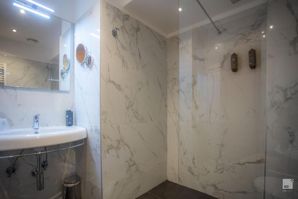 Un baño de Hotel Diplomatic