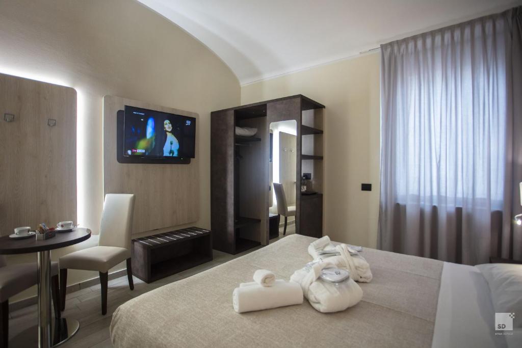 Una cama o camas en una habitación de Hotel Diplomatic