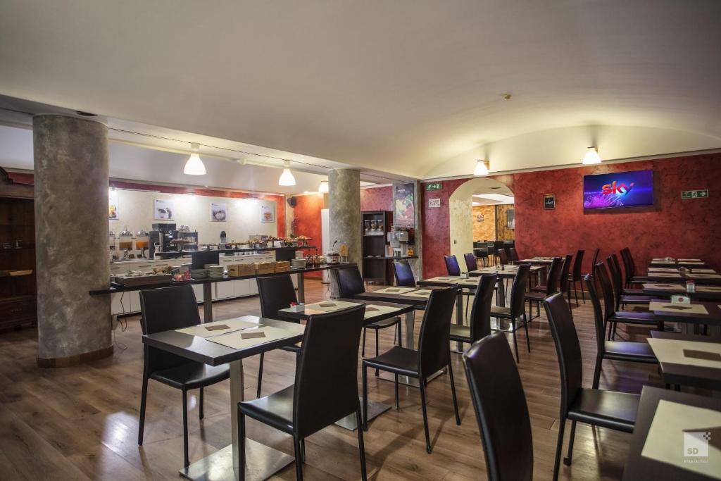 Un restaurante u otro lugar para comer en Hotel Diplomatic