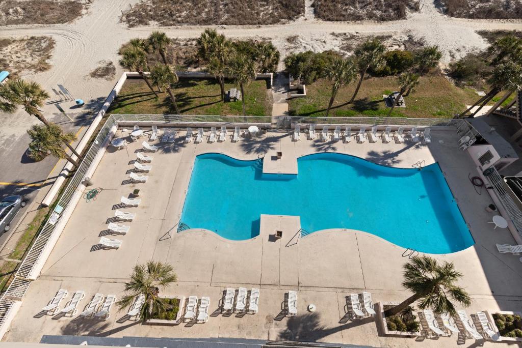Bazén v ubytování Ocean Crest Inn and Suites nebo v jeho okolí