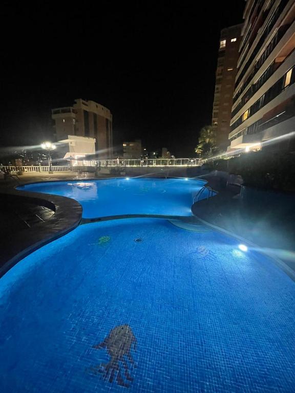Bazén v ubytovaní BLUE MARIN BENIDORM alebo v jeho blízkosti