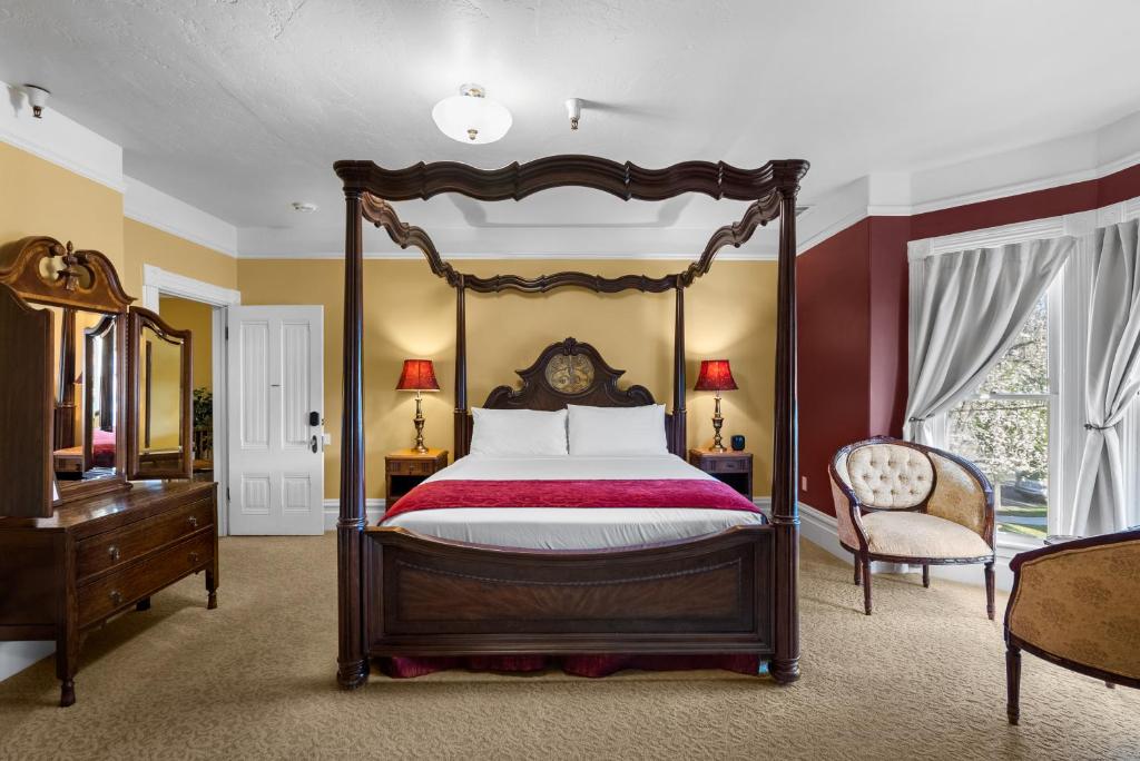 Hennessey House Bed and Breakfast - Salle De Roi
